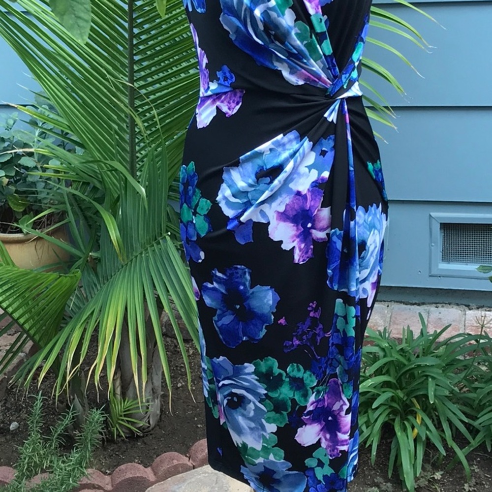 Dress - Picture 3 of 7